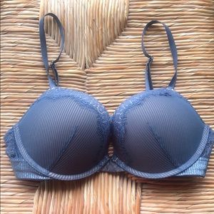 Victoria’s Secret Bombshell Plunge/plongeant Bra.